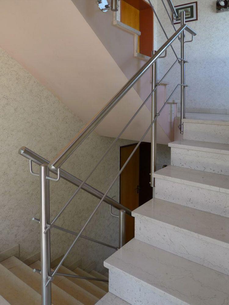 Treppengel&auml;nder aus Edelstahl mit 2 Relingst&auml;ben