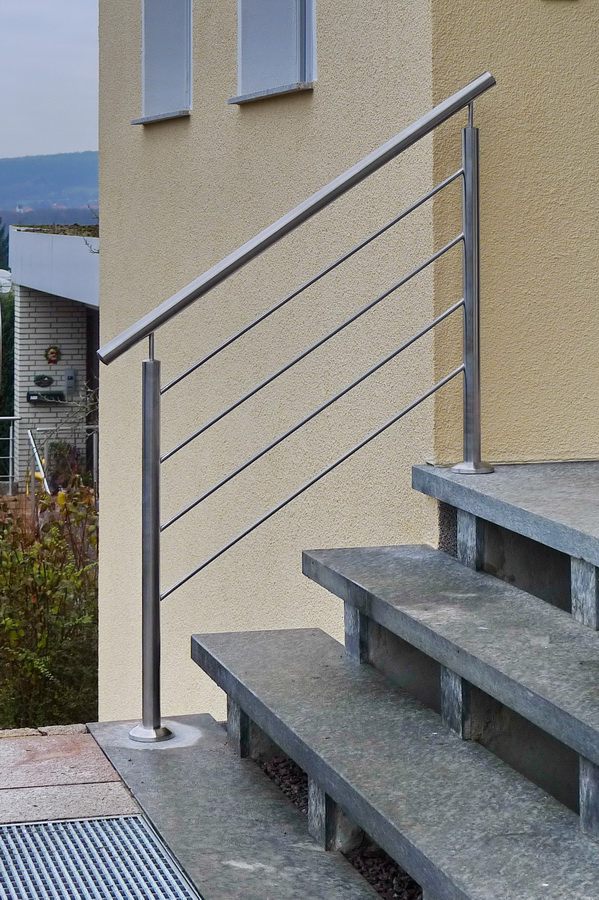Treppengeländer aus Edelstahl Rohr und 12 mm Vollmaterial - Edelstahlgeländer