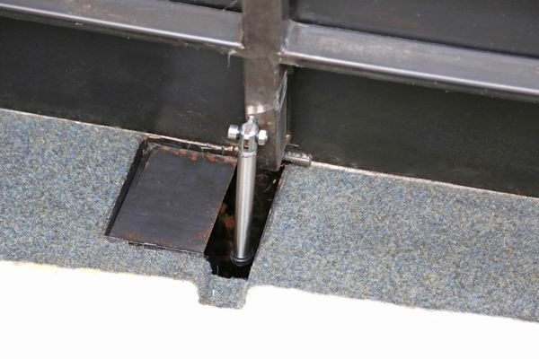 Elektromotorisch bedienbare Kellerklappe