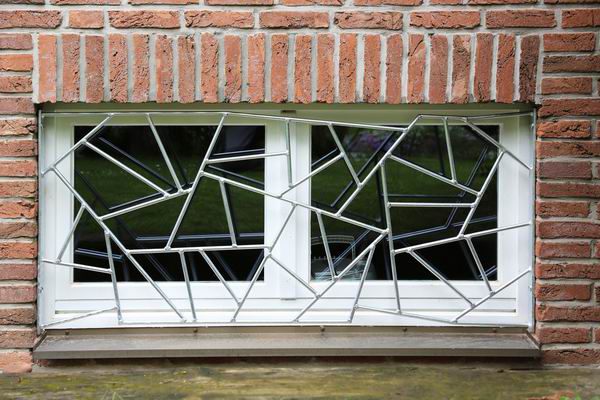 Feuerverzinkte Fenstergitter in Schmitzstruktur