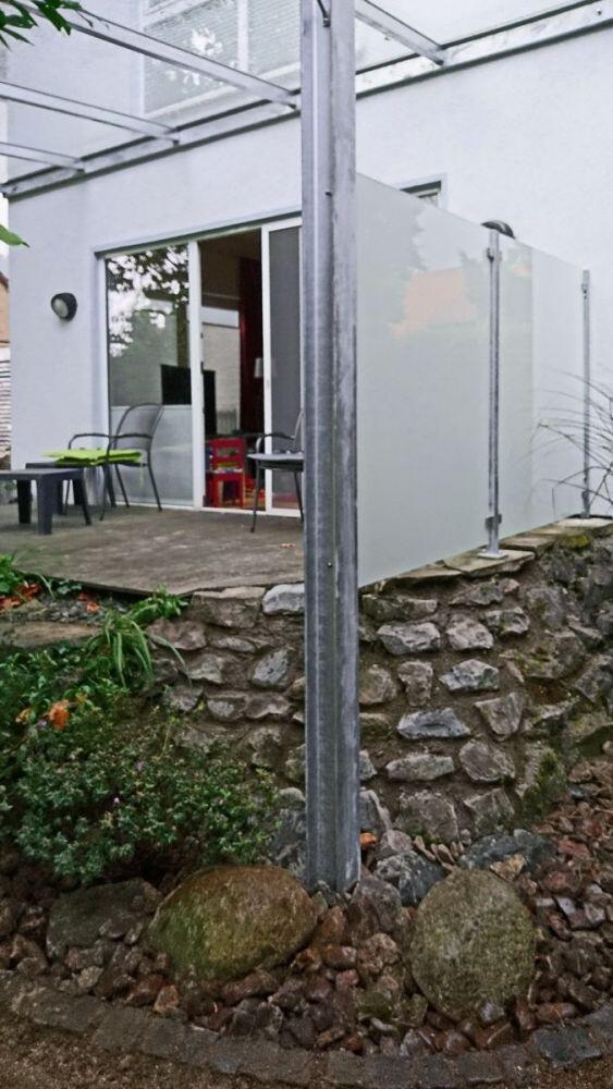 seitlicher Sichtschutz und Windschutz f&uuml;r ein Terrassendach