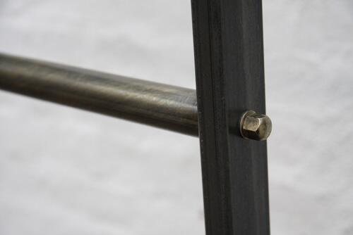 Kleiderständer oder Garderobe aus Stahl