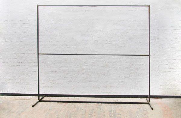 Kleiderständer oder Garderobe aus Stahl