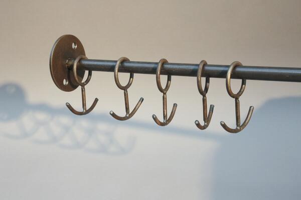 Garderobe Fly aus Zunderstahl