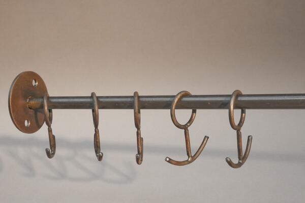 Garderobe Fly aus Zunderstahl