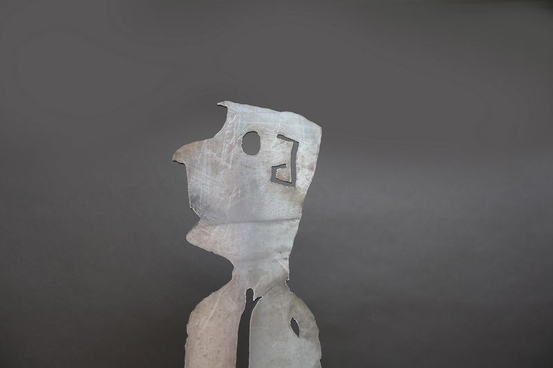 Gartenskulptur: Nachdenklicher Mann