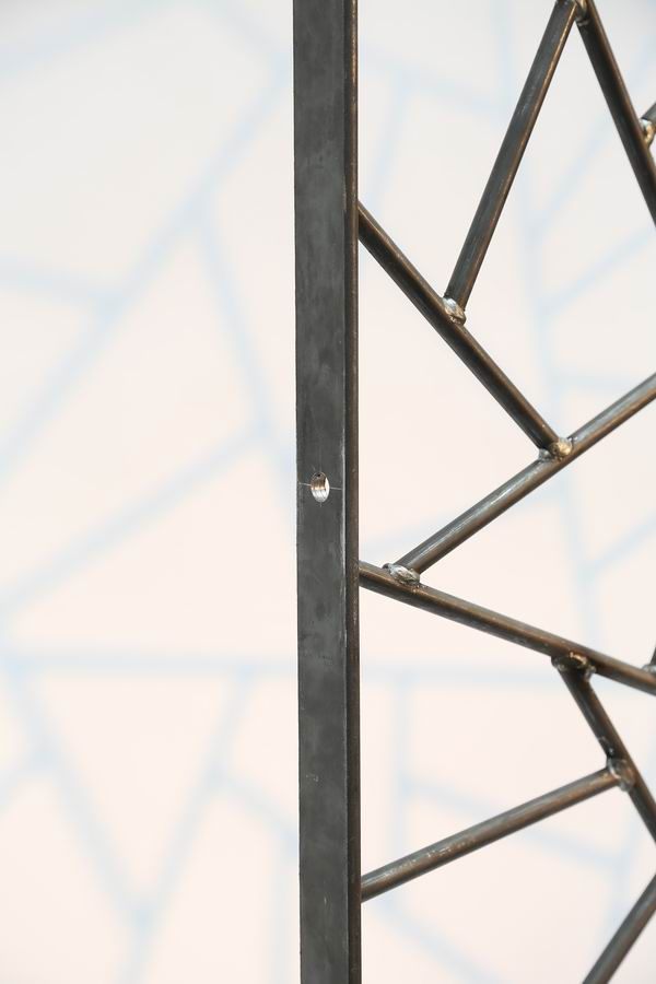 Gitter aus Roh Stahl mit der sch&ouml;nen Schmitzstruktur