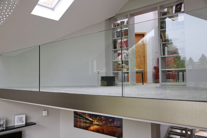 Glasgel&auml;nder System f&uuml;r eine Br&uuml;stung