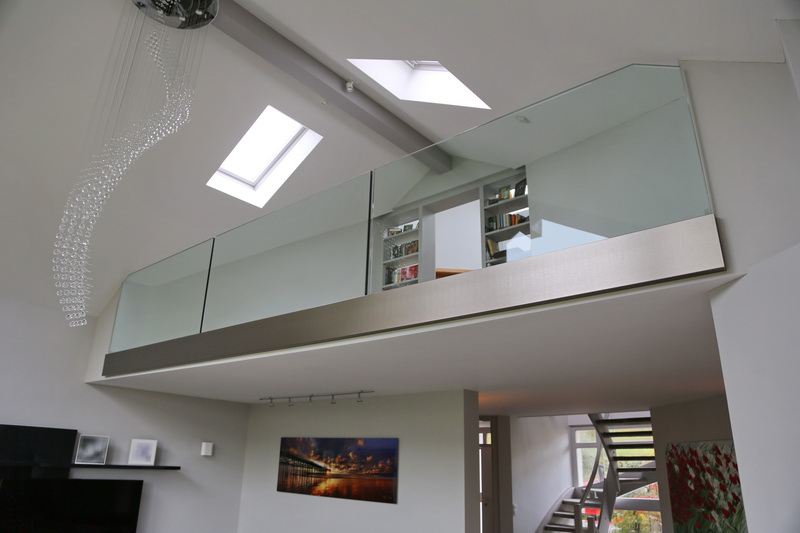 Glasgel&auml;nder System f&uuml;r eine Br&uuml;stung