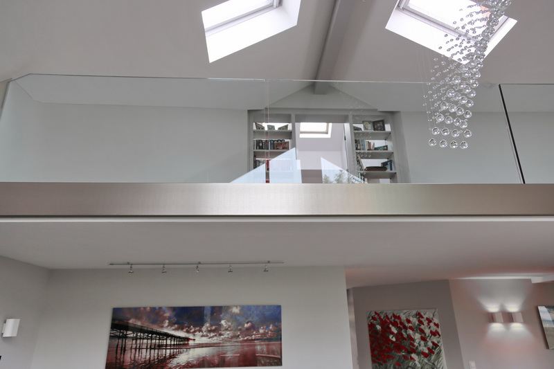 Glasgel&auml;nder System f&uuml;r eine Br&uuml;stung