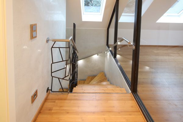 Glas Trennwand aus Stahl im Industriefenster Look