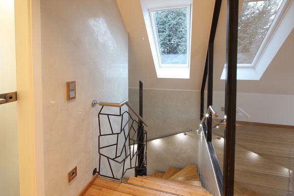 Glas Trennwand aus Stahl im Industriefenster Look