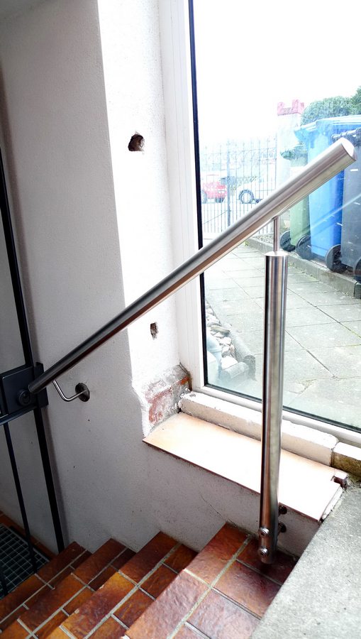 Treppengeländer aus Edelstahl für eine Kellertreppe - Treppenhandlauf Edelstahl