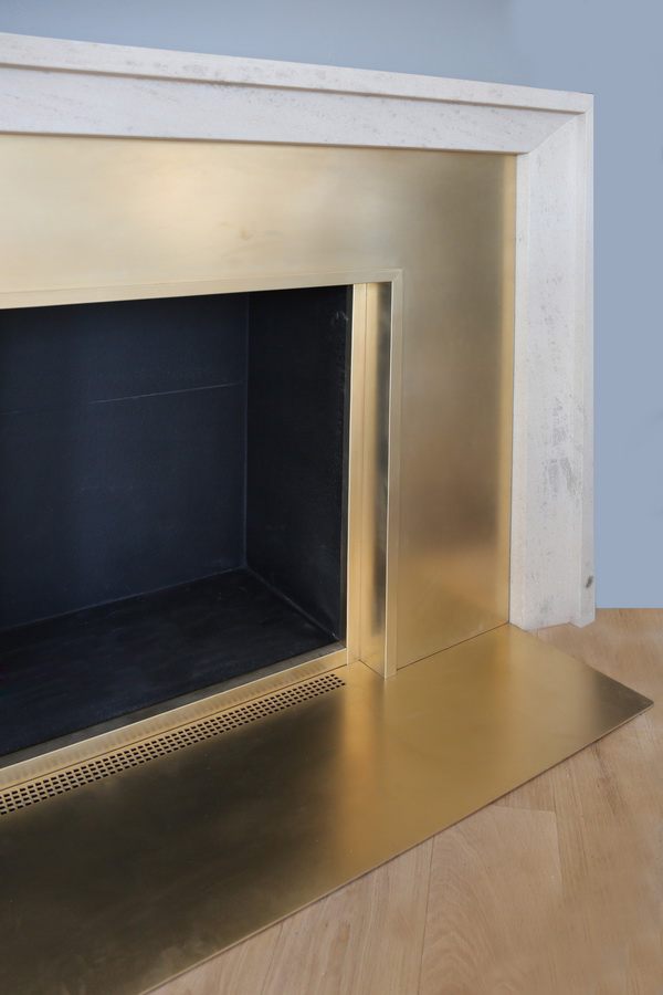 Diese Tombak Blende fasst einen Kamin
