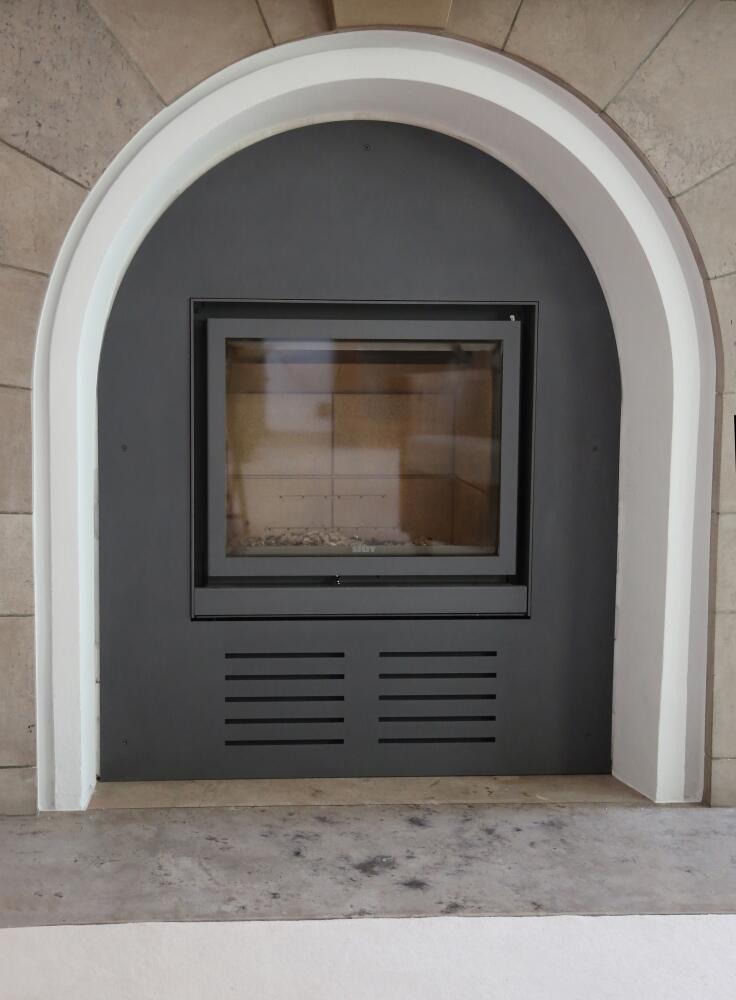 Kaminverkleidung / Kaminblende aus Stahlblech gelasert