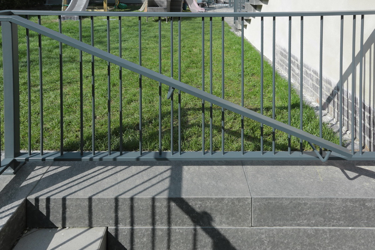Brüstungsgeländer und Tor - Geländer