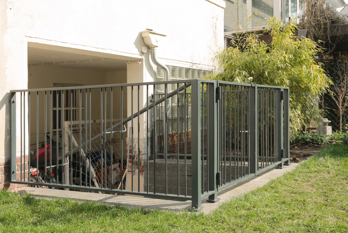 Brüstungsgeländer und Tor - Tor und Geländer