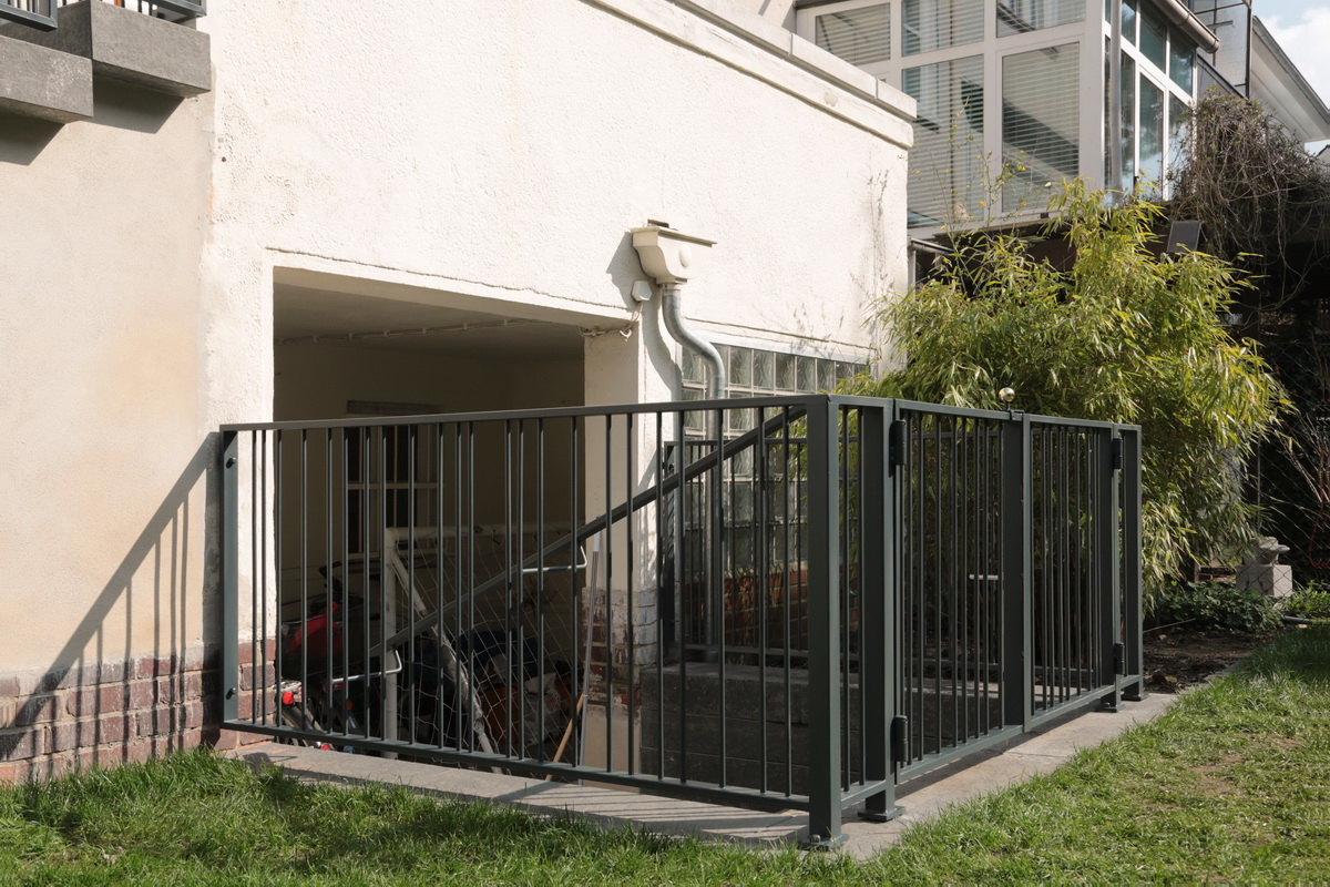 Brüstungsgeländer und Tor - Tor und Geländer