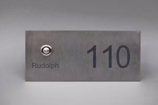 Ansprechendes Klingelschild aus hochwertigem Edelstahl - Klingelschild