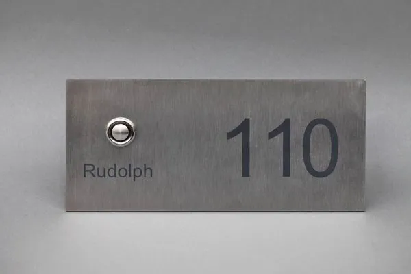 Ansprechendes Klingelschild aus hochwertigem Edelstahl - Klingelschild