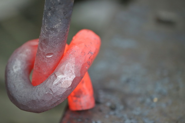 Knoten in Stahl schmieden