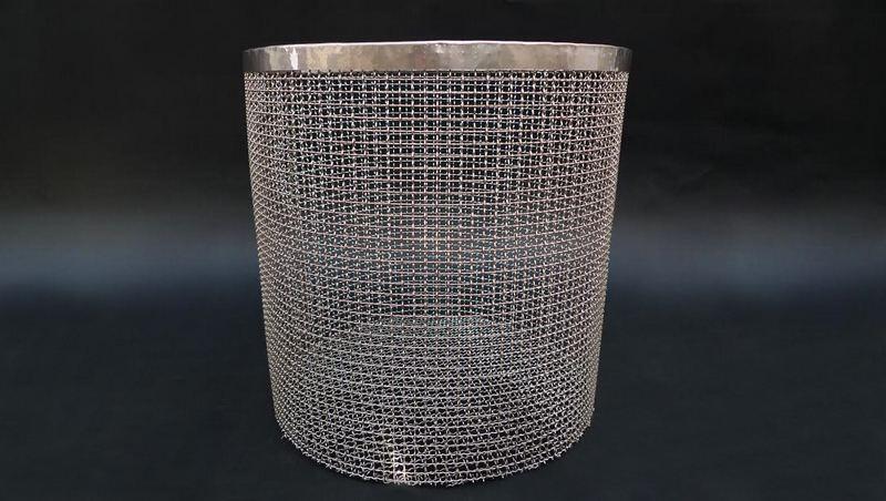 Korb aus Edelstahlgewebe