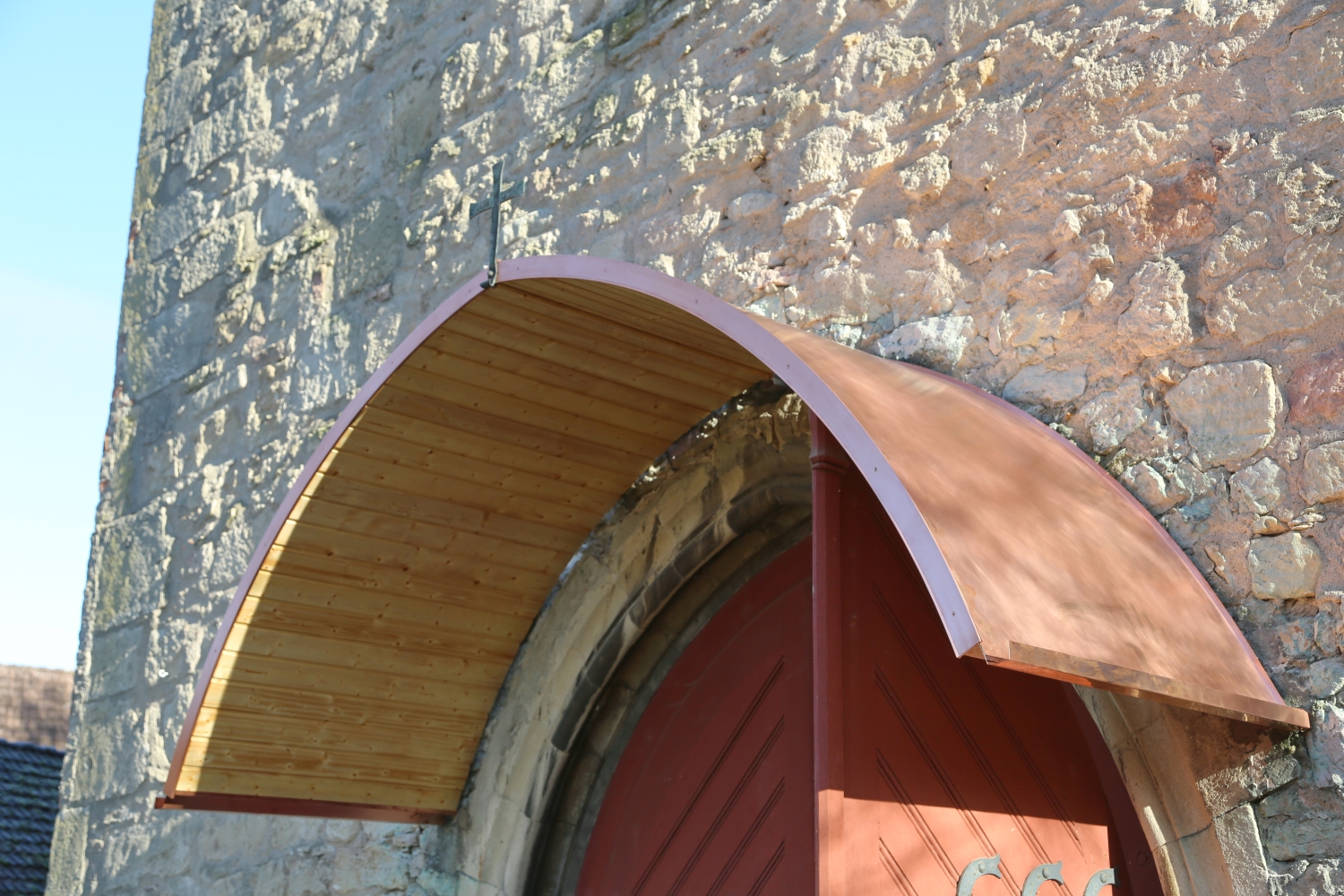 Kirchendach aus Kupfer mit einer Innenkonstruktion aus Edelstahl