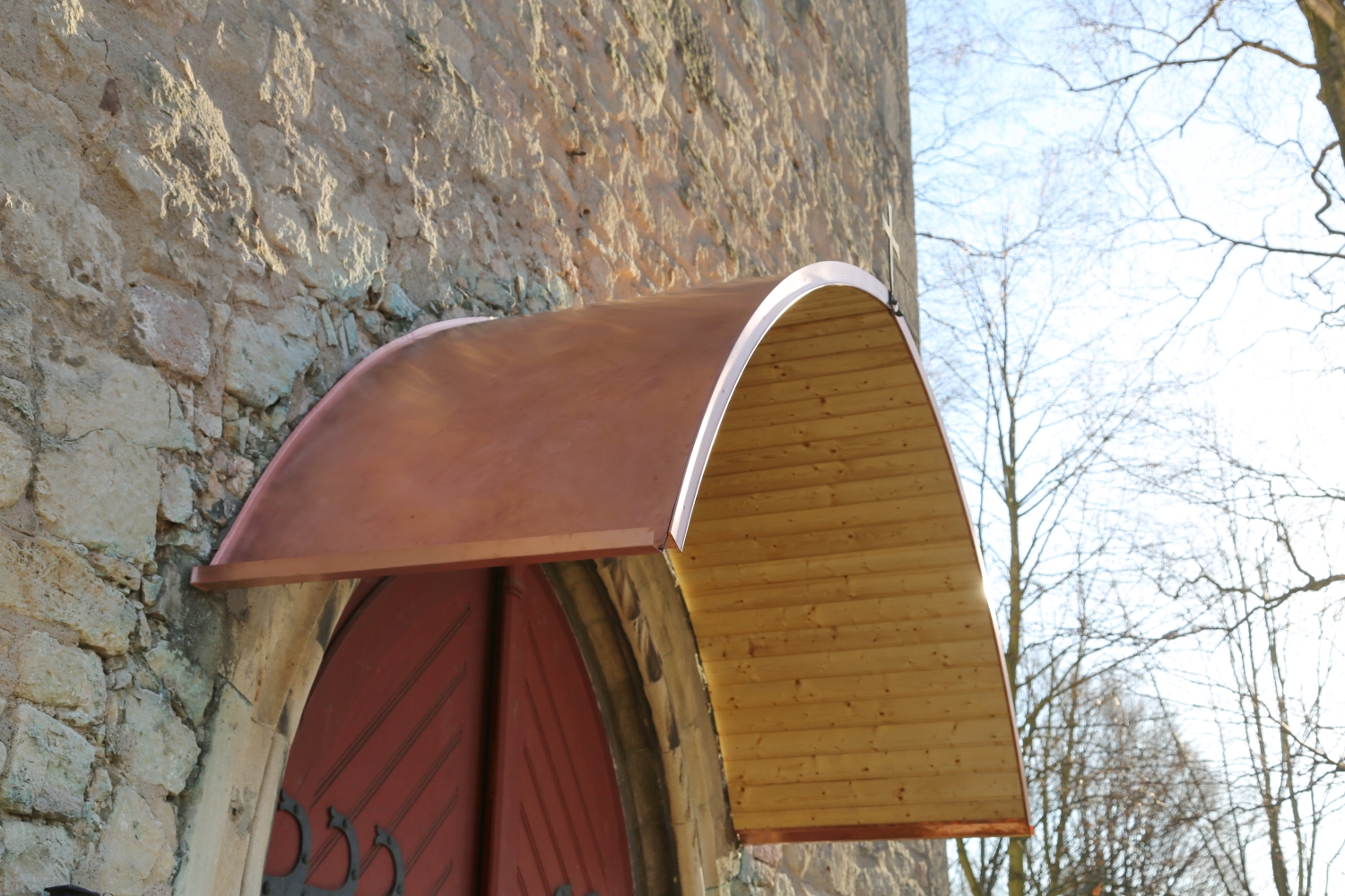 Kirchendach aus Kupfer mit einer Innenkonstruktion aus Edelstahl