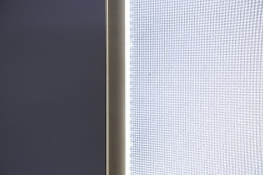 Edelstahl Schild mit einem LED Fl&auml;chenlicht hinterleuchtet