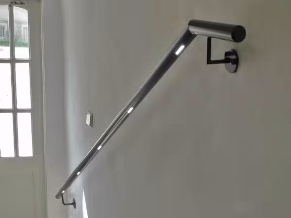 Edelstahlhandlauf mit integrierten LED-Modulen- Der Effiziente - LED Handlauf