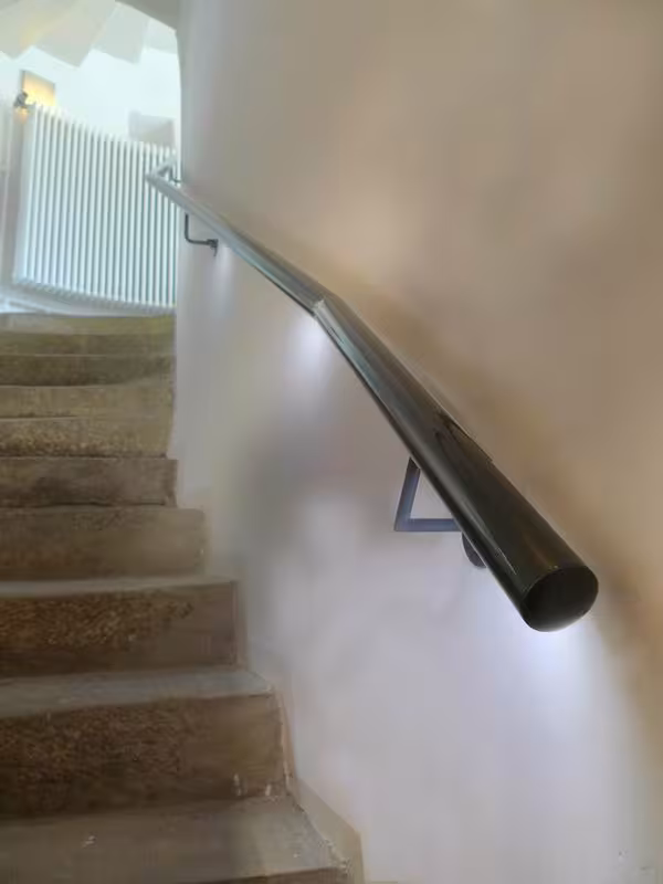 Edelstahlhandlauf mit integrierten LED-Modulen- Der Effiziente