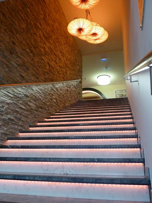 20 Meter LED Handläufe für das Johannesbad in Bad Füssing - LED Handlauf