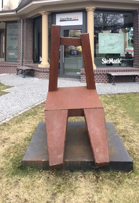 Stuhlskulptur "Living Chair" f&uuml;r K&uuml;chenArt in Potsdam
