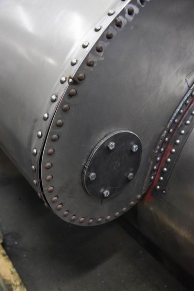 14.01.2010 der Rohbau der Lokomotive wurde mit Nieten versehen und der Wasserkessel bekam seine