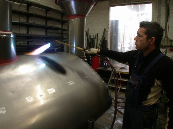 14.01.2010 der Rohbau der Lokomotive wurde mit Nieten versehen und der Wasserkessel bekam seine