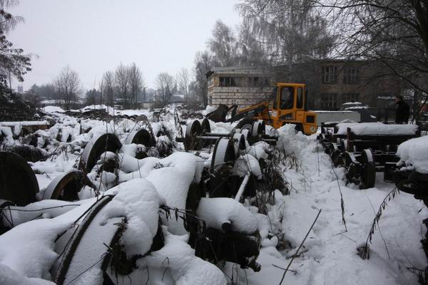 22.01.2010 heute haben wir die Räder für die Lok aus dem Schnee geschaufelt