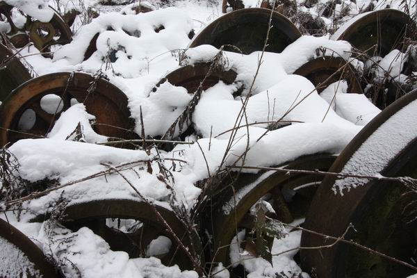 22.01.2010 heute haben wir die Räder für die Lok aus dem Schnee geschaufelt