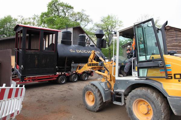3.5.10 - Abladen der Lok im Zoo Hannover