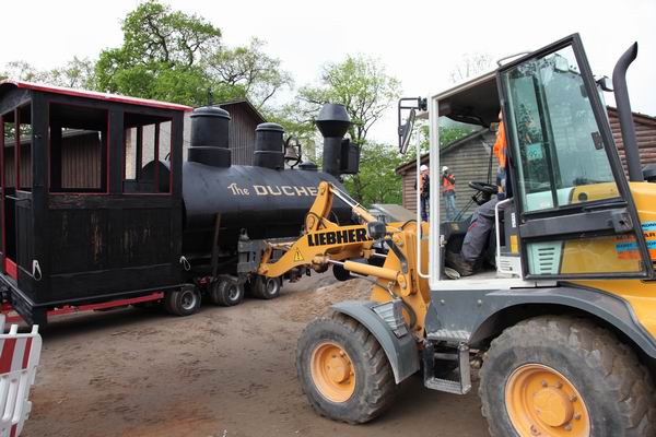 3.5.10 - Abladen der Lok im Zoo Hannover