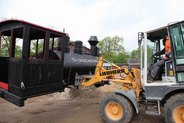 3.5.10 - Abladen der Lok im Zoo Hannover