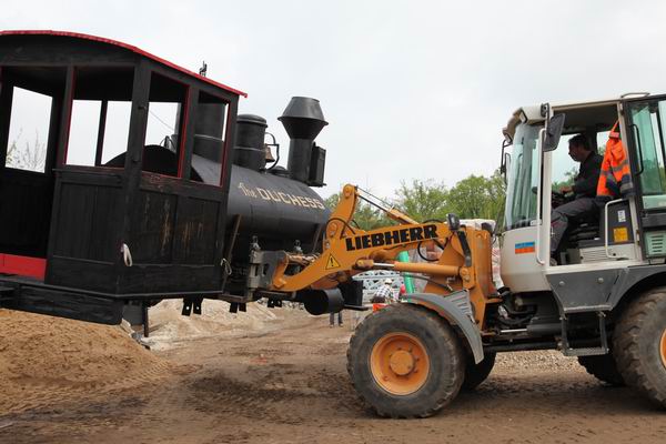 3.5.10 - Abladen der Lok im Zoo Hannover