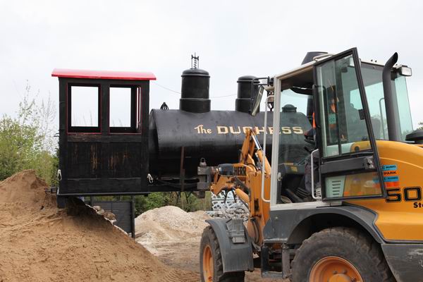 3.5.10 - Abladen der Lok im Zoo Hannover