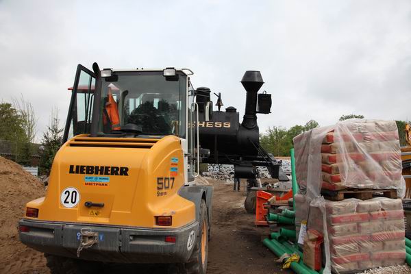 3.5.10 - Abladen der Lok im Zoo Hannover