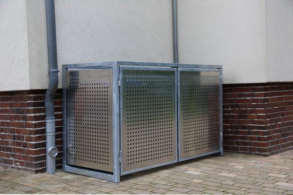Müllbox mit einer Lochblechfüllung