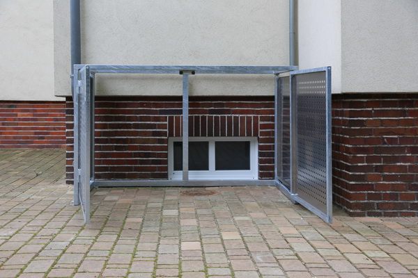 Müllbox mit einer Lochblechfüllung