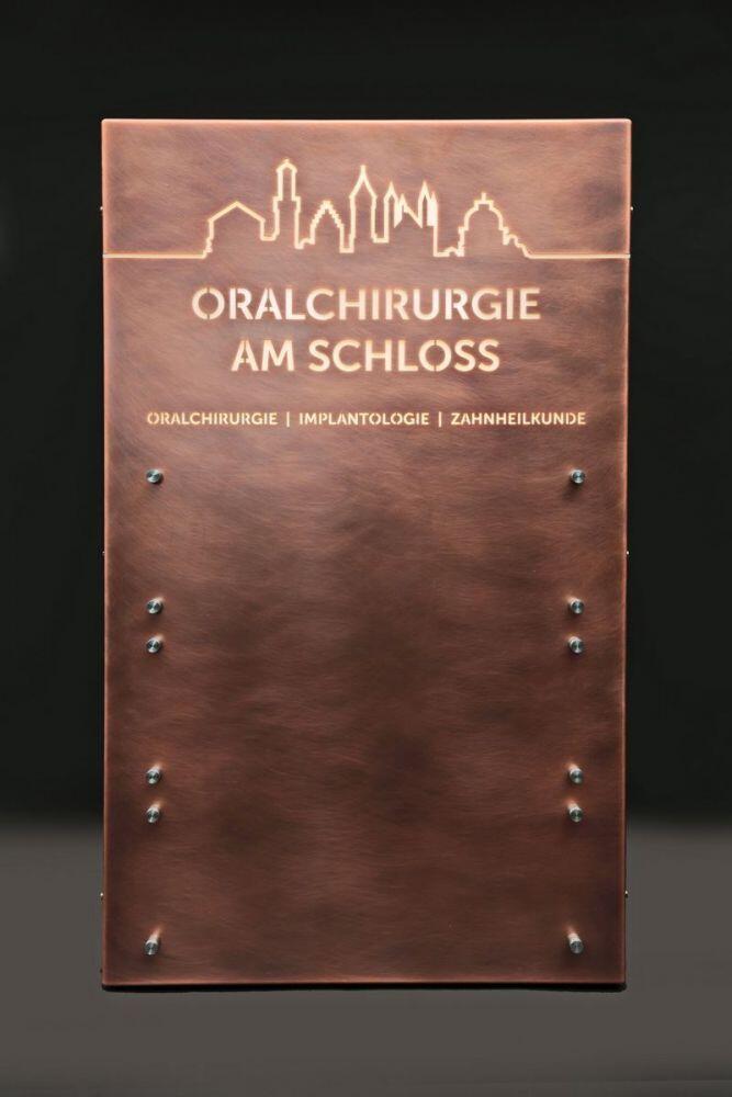 Kupferschild mit Lasergeschnittener Schrift