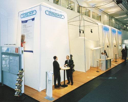 Messestand mirt riesigen Zelten für Ordat auf der CeBit 1999