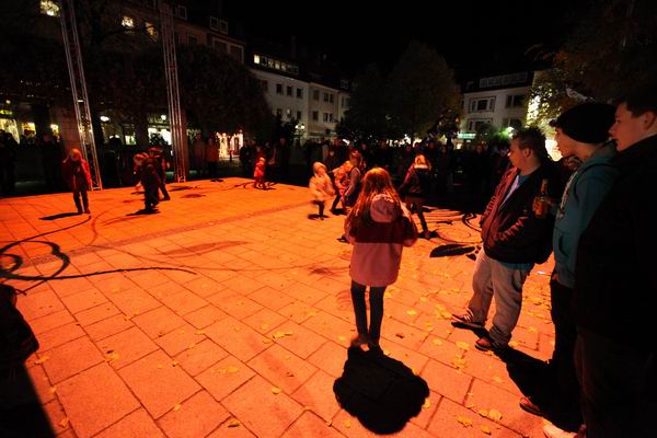 Verblüffende Lichtershow: in Echtzeit die Rosen wachsen sehen