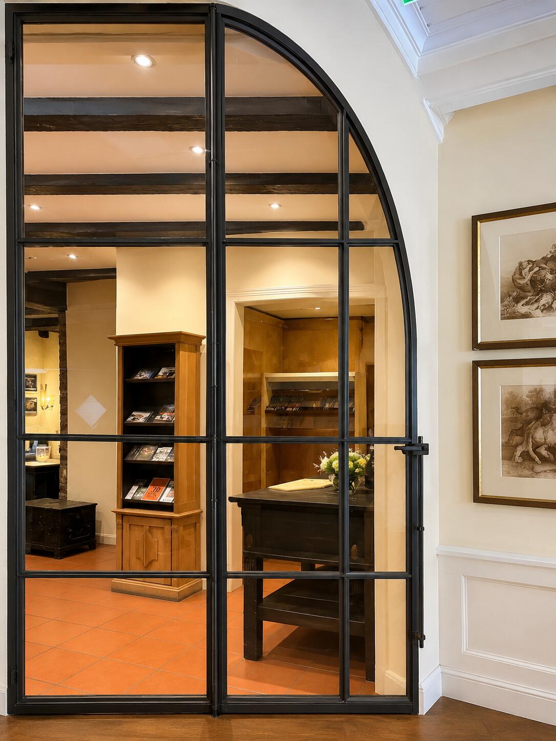 Rundbogen Lofttüre für das Burghotel Hardenberg - Rundbogentür Burghotel Hardenberg