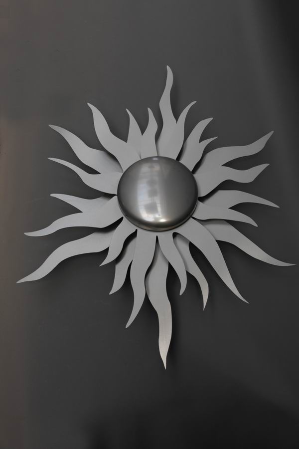 wunderbar. Diese riesige Edelstahlsonne macht auch bei tr&uuml;bem Wetter gute Laune